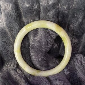 Elegant Light Green Jade Bracelet with Polished Finish